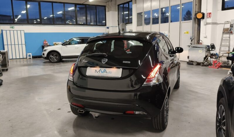LANCIA YPSILON 1.0 70CV HYBRID GOLD pieno